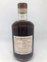 Laden Sie das Bild in den Galerie-Viewer, Rum Artesanal Caribbean Island 40% Vol.,4-11 Jahre 0,5l