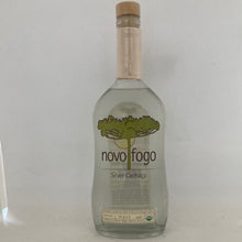 Laden Sie das Bild in den Galerie-Viewer, Novo Fogo Silver Cachaca, 40%vol., Brasilien, 0,7l