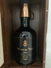 Laden Sie das Bild in den Galerie-Viewer, Black Tot Last Consignment Royal British Naval, 54,3%Vol., Kaibik, 0,7l