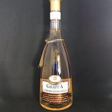 Laden Sie das Bild in den Galerie-Viewer, Zanin Grappa Amarone Invecchiata, 40%Vol. Italien, 0,7l