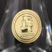 Laden Sie das Bild in den Galerie-Viewer, Fränkischer schwarzer Johannisbeerenbrand 2020, 41%Vol. Deutschland, 0,5l