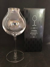 Laden Sie das Bild in den Galerie-Viewer, 1920's Professional Blender's Glass