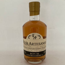 Laden Sie das Bild in den Galerie-Viewer, Rum Artesanal Ron de Centroamericano, 40%Vol., Mittelamerika, 0,5l
