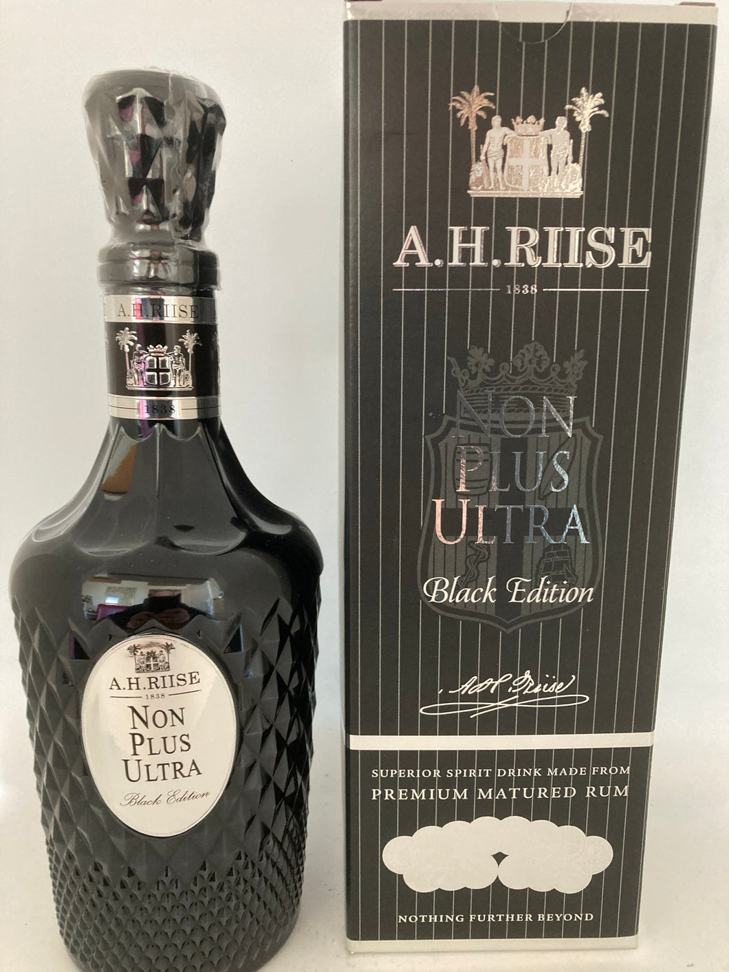 A.H. Riise - Non Plus Ultra Black Edition (Rum-Basis),42%Vol., Dänemark, 0,7l